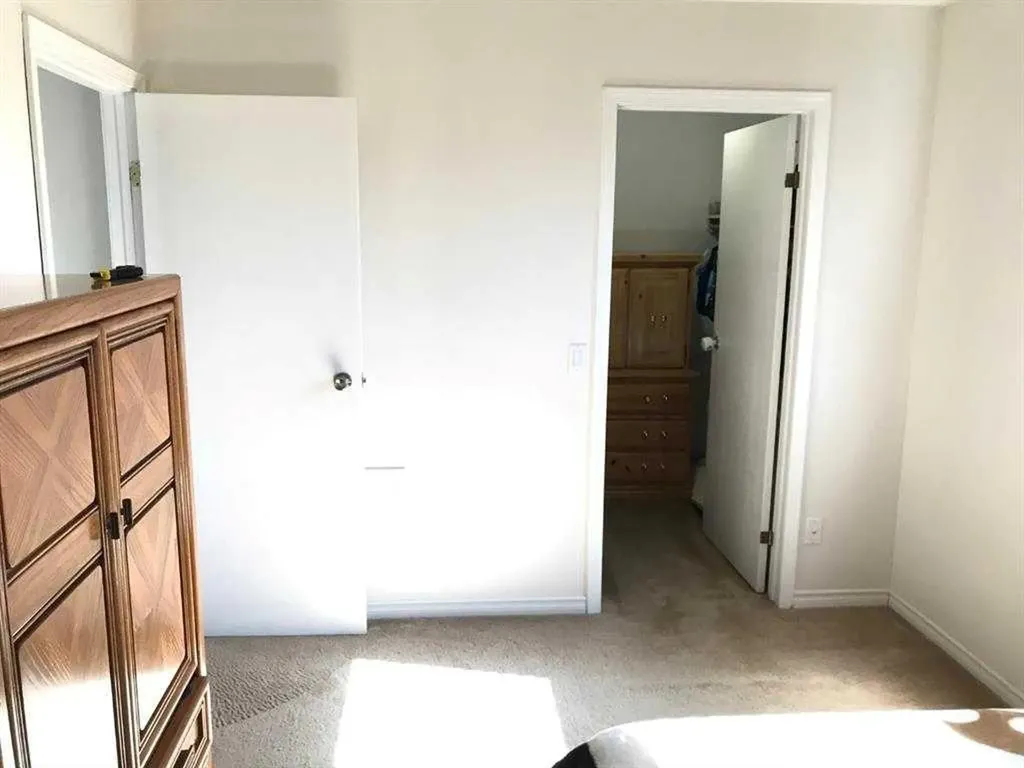 4820 60 Street Calgary AB T1Y 5E9
