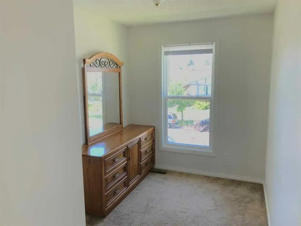 4820 60 Street Calgary AB T1Y 5E9