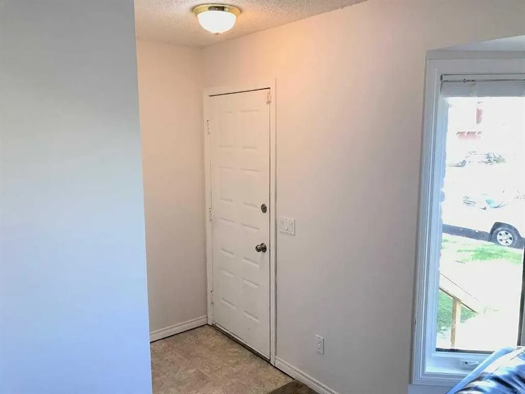 4820 60 Street Calgary AB T1Y 5E9