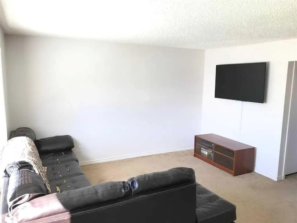 4820 60 Street Calgary AB T1Y 5E9
