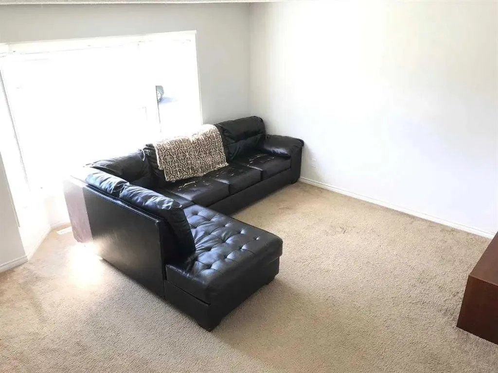4820 60 Street Calgary AB T1Y 5E9