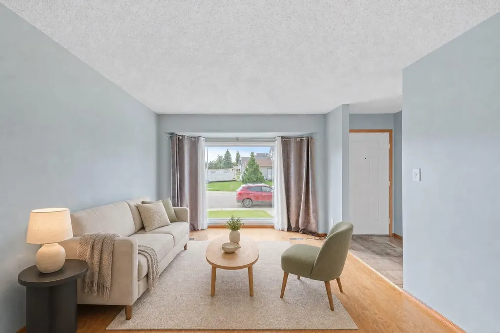 14538 37 Street NW Edmonton AB T5Y2k2
