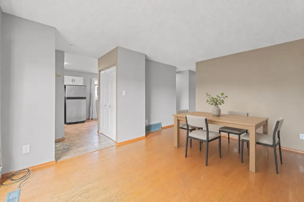 14538 37 Street NW Edmonton AB T5Y2k2