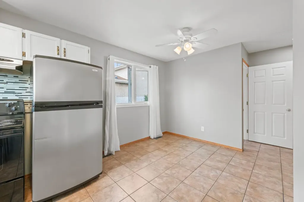 14538 37 Street NW Edmonton AB T5Y2k2