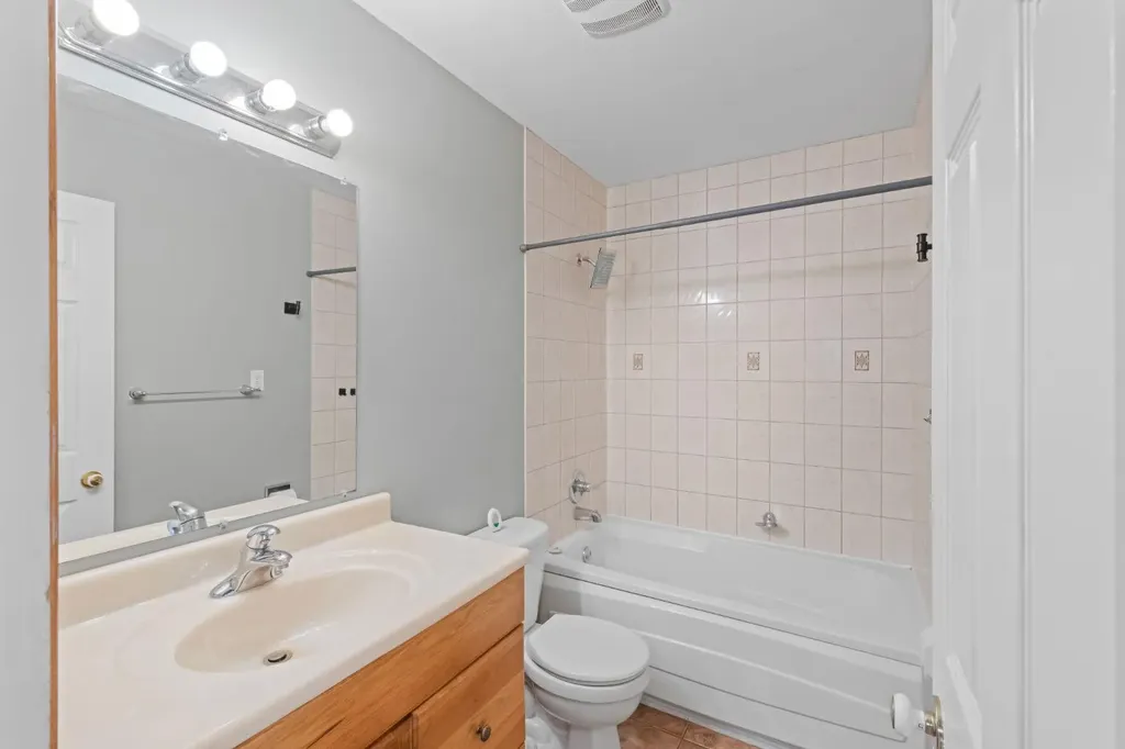 14538 37 Street NW Edmonton AB T5Y2k2