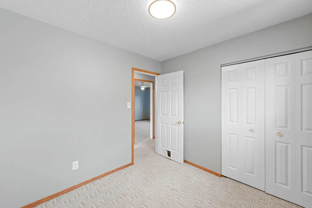 14538 37 Street NW Edmonton AB T5Y2k2