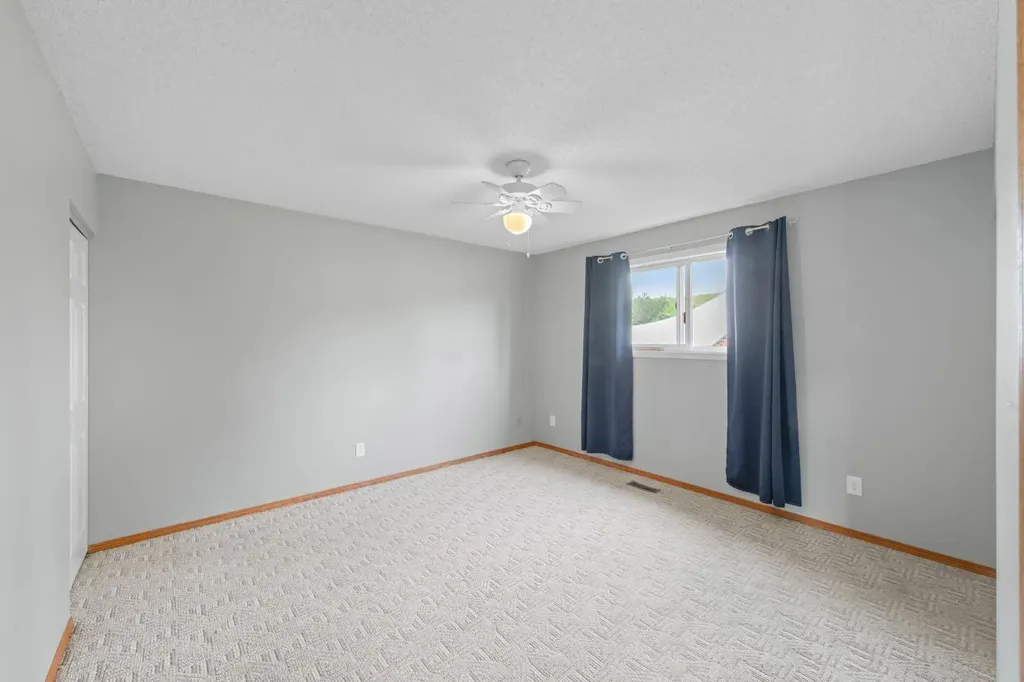 14538 37 Street NW Edmonton AB T5Y2k2