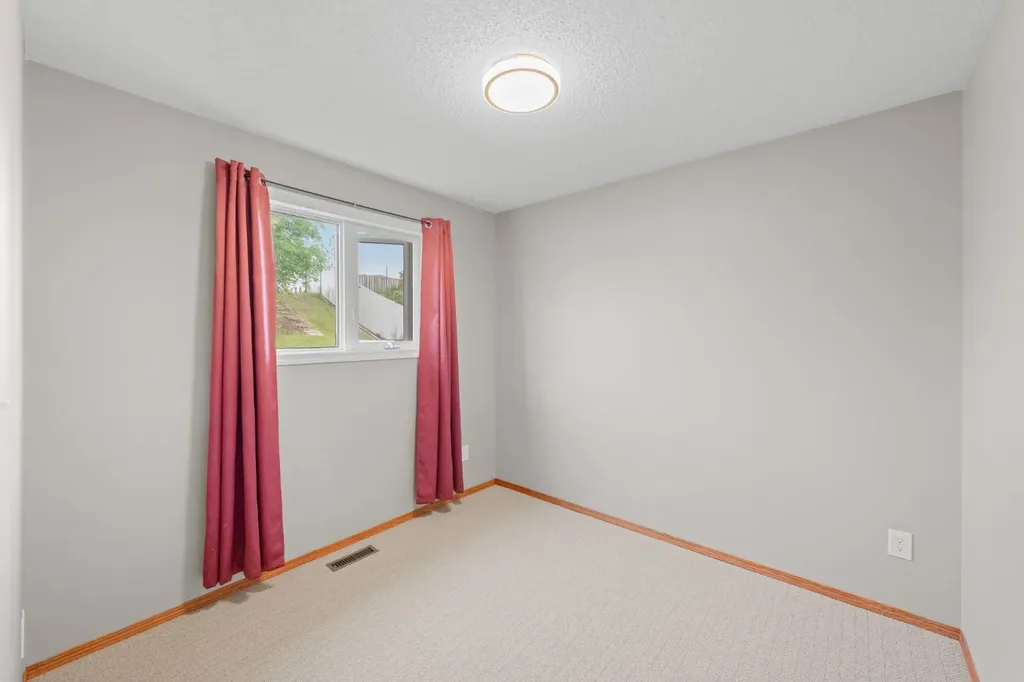 14538 37 Street NW Edmonton AB T5Y2k2