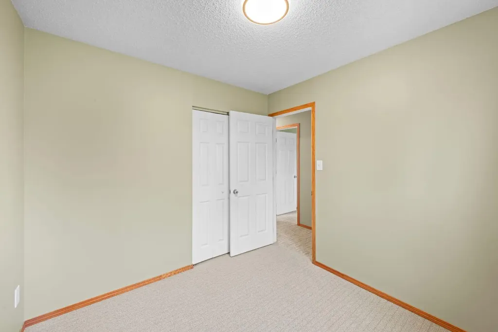14538 37 Street NW Edmonton AB T5Y2k2
