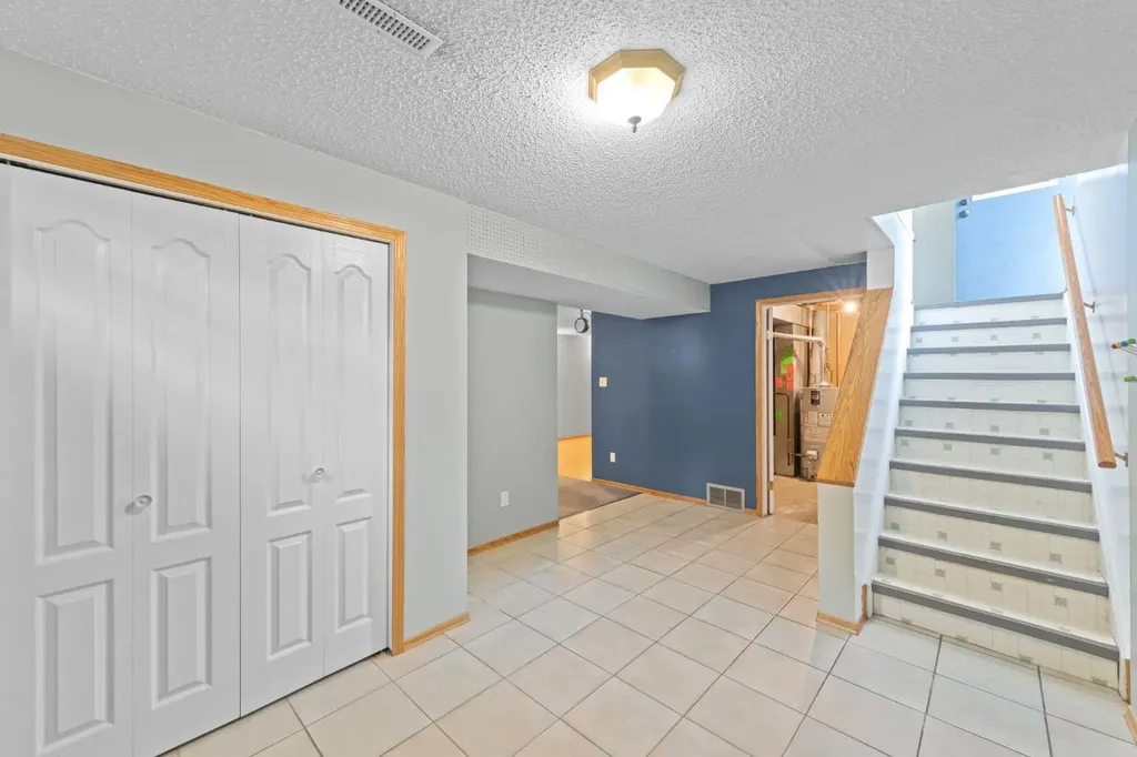14538 37 Street NW Edmonton AB T5Y2k2