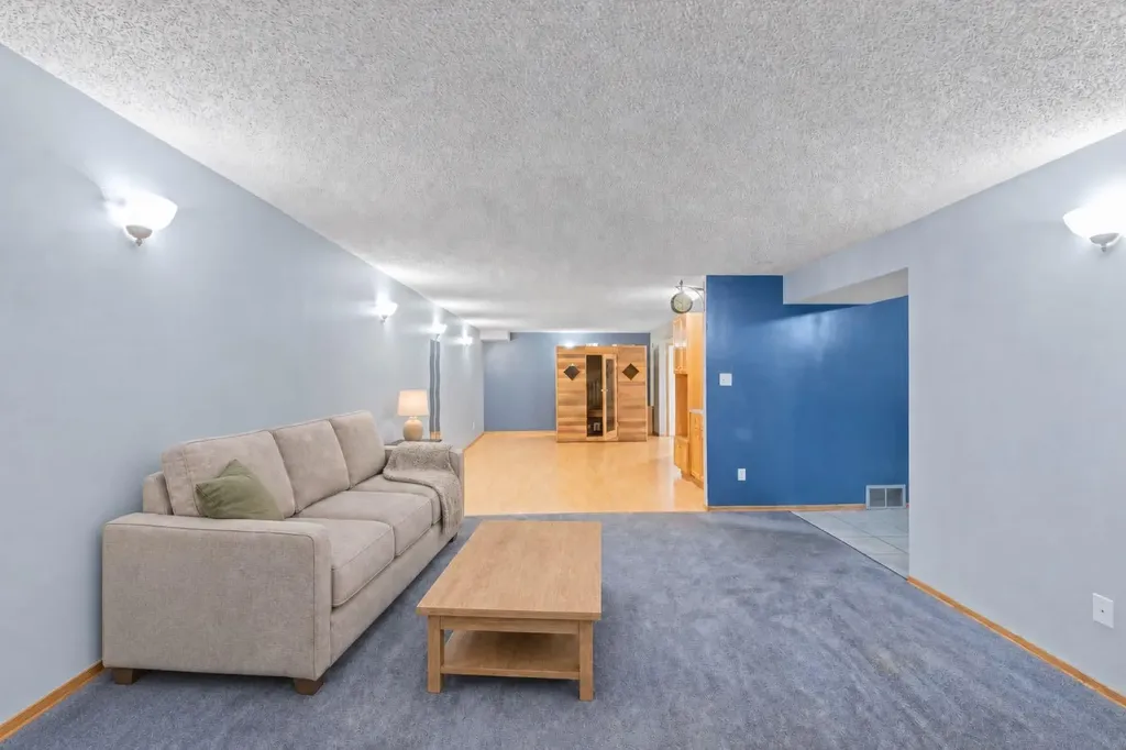 14538 37 Street NW Edmonton AB T5Y2k2