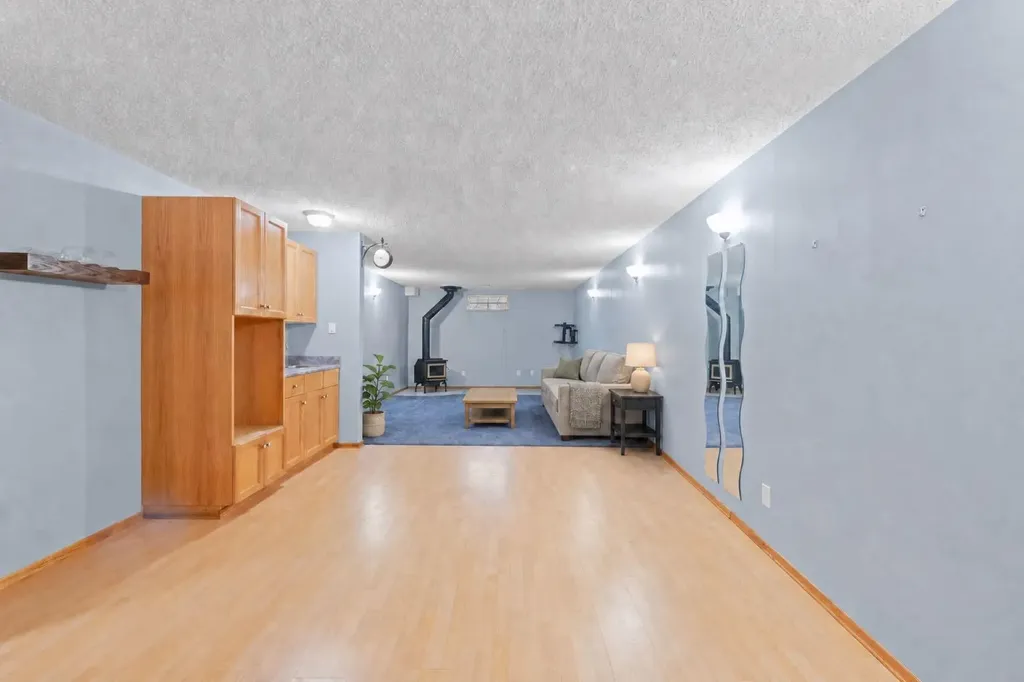14538 37 Street NW Edmonton AB T5Y2k2