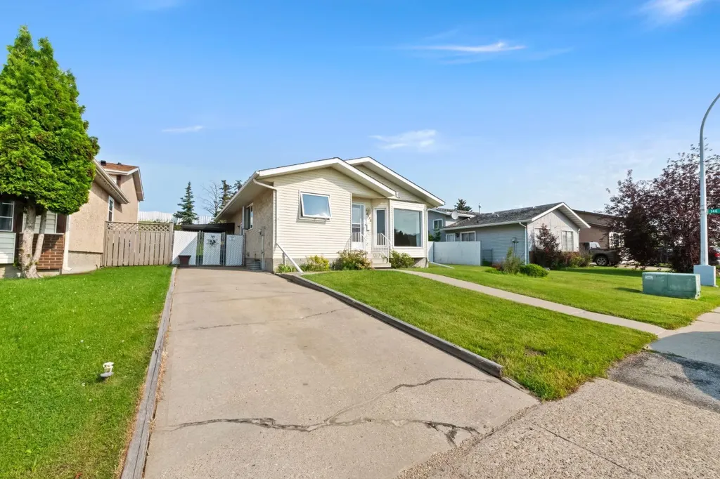 14538 37 Street NW Edmonton AB T5Y2k2