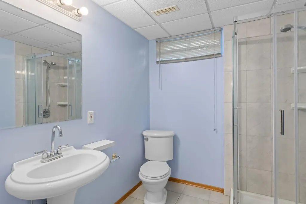 14538 37 Street NW Edmonton AB T5Y2k2