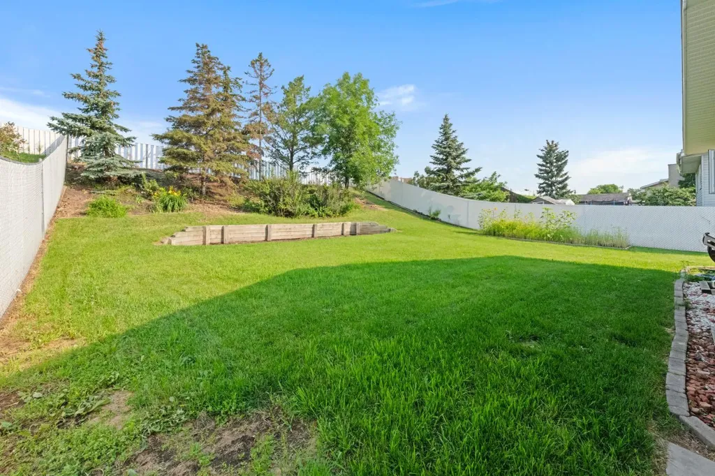 14538 37 Street NW Edmonton AB T5Y2k2