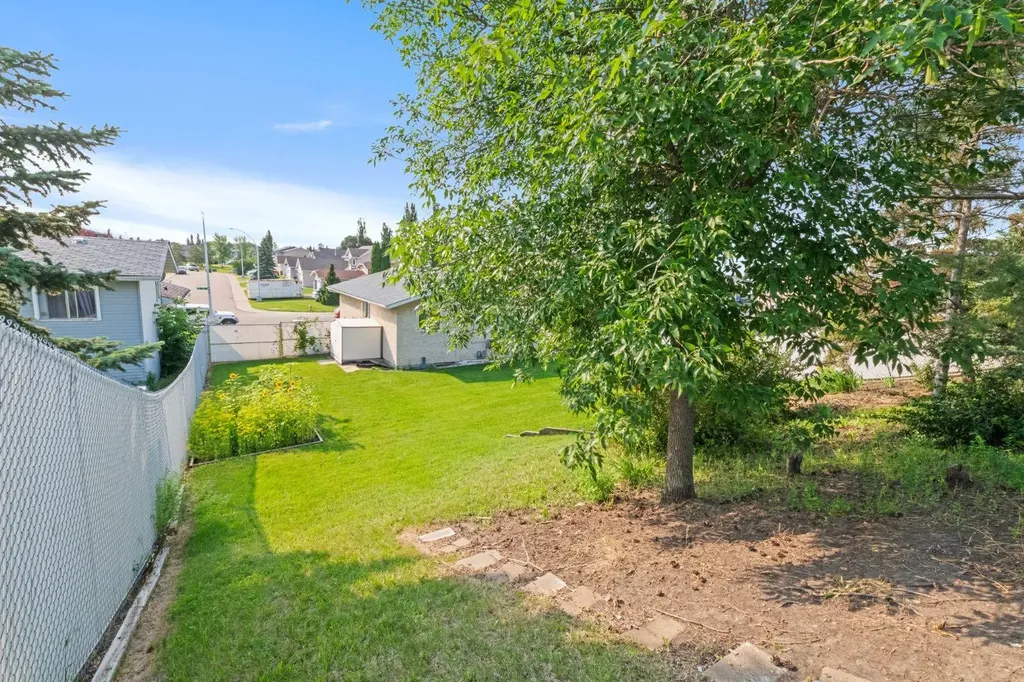 14538 37 Street NW Edmonton AB T5Y2k2