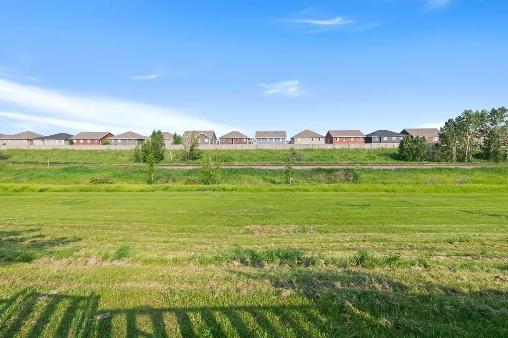 14538 37 Street NW Edmonton AB T5Y2k2