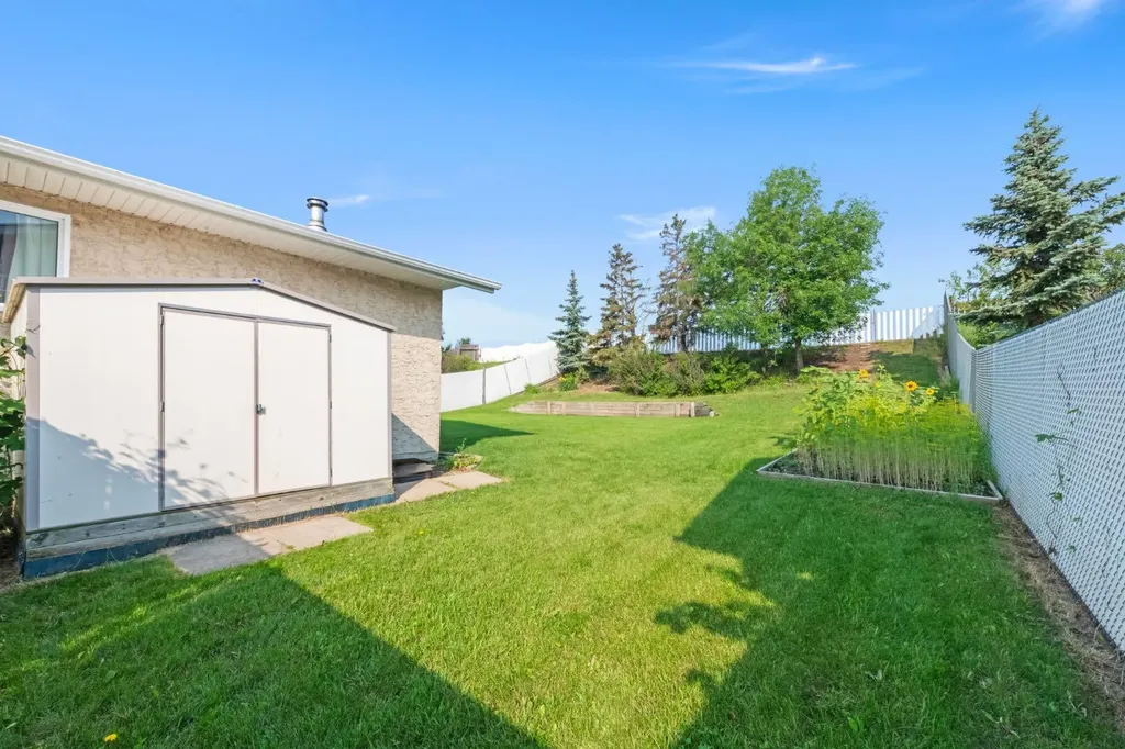 14538 37 Street NW Edmonton AB T5Y2k2
