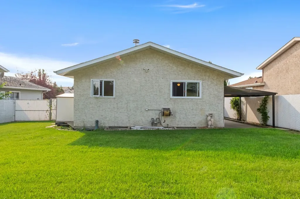 14538 37 Street NW Edmonton AB T5Y2k2