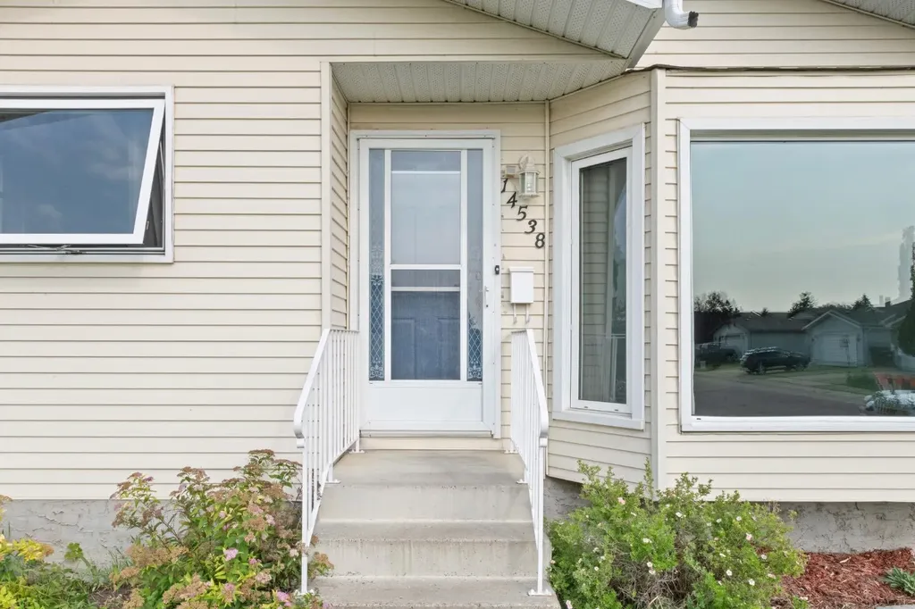 14538 37 Street NW Edmonton AB T5Y2k2