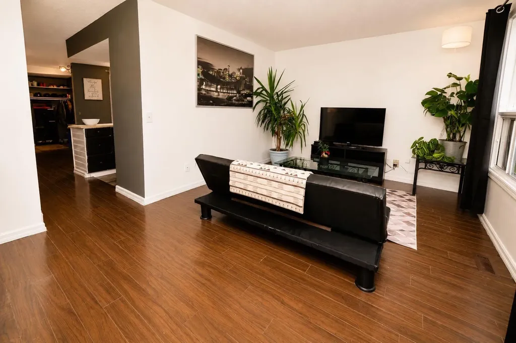 6527 Huntsbay Road NW Calgary AB T2K 5R3