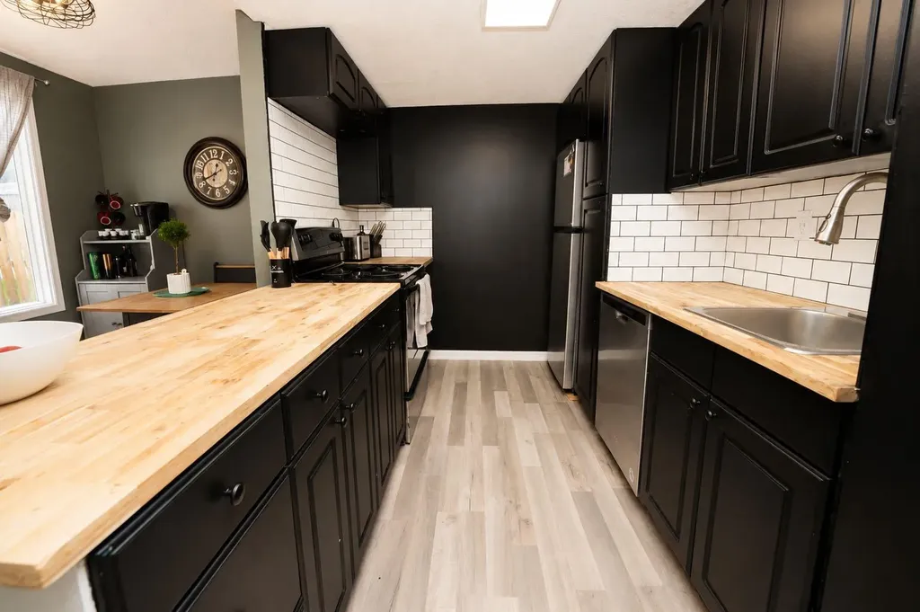 6527 Huntsbay Road NW Calgary AB T2K 5R3