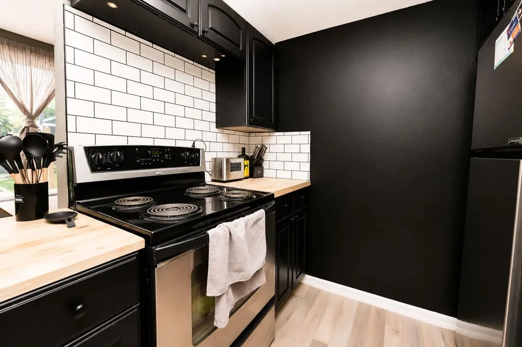 6527 Huntsbay Road NW Calgary AB T2K 5R3