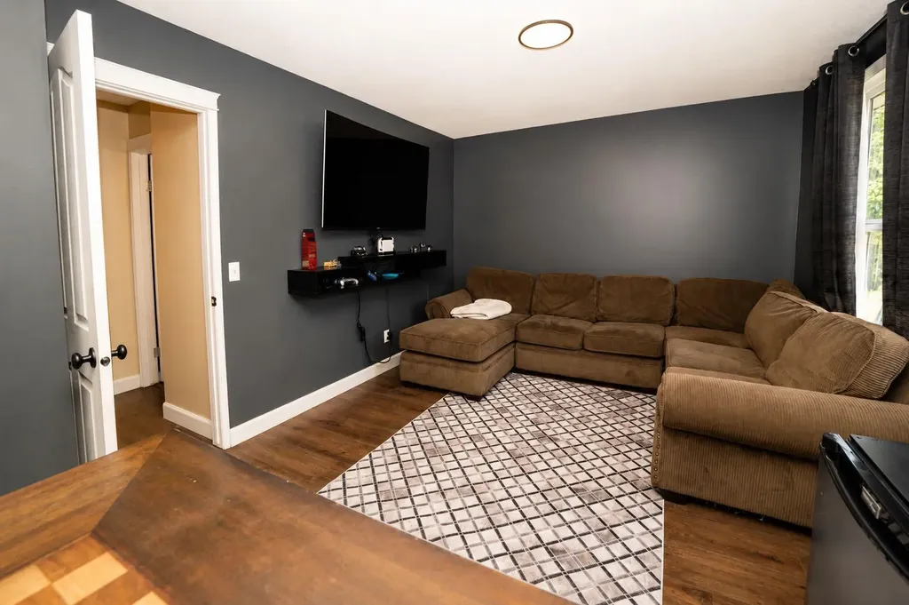 6527 Huntsbay Road NW Calgary AB T2K 5R3