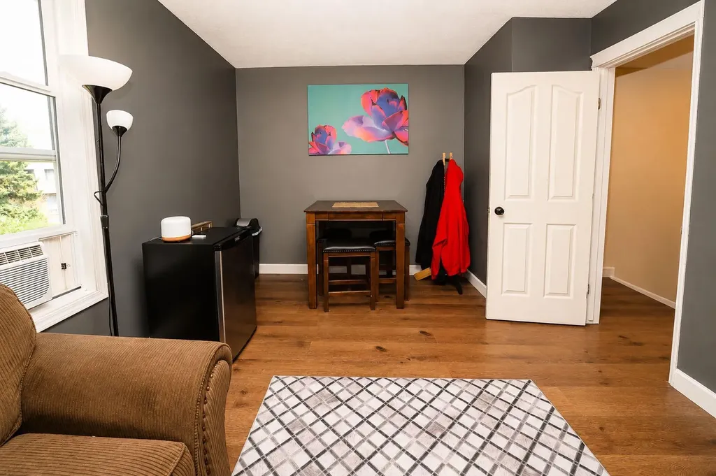 6527 Huntsbay Road NW Calgary AB T2K 5R3