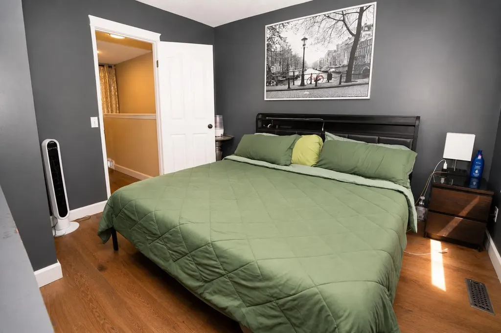 6527 Huntsbay Road NW Calgary AB T2K 5R3