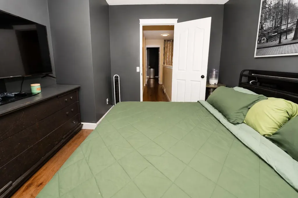6527 Huntsbay Road NW Calgary AB T2K 5R3