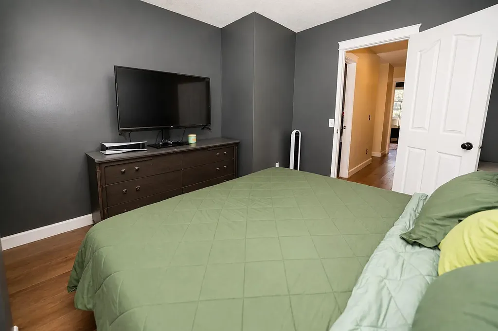 6527 Huntsbay Road NW Calgary AB T2K 5R3