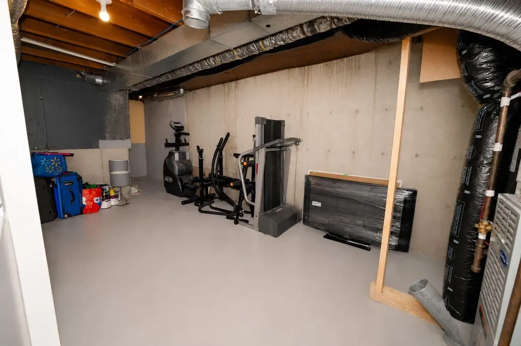 6527 Huntsbay Road NW Calgary AB T2K 5R3
