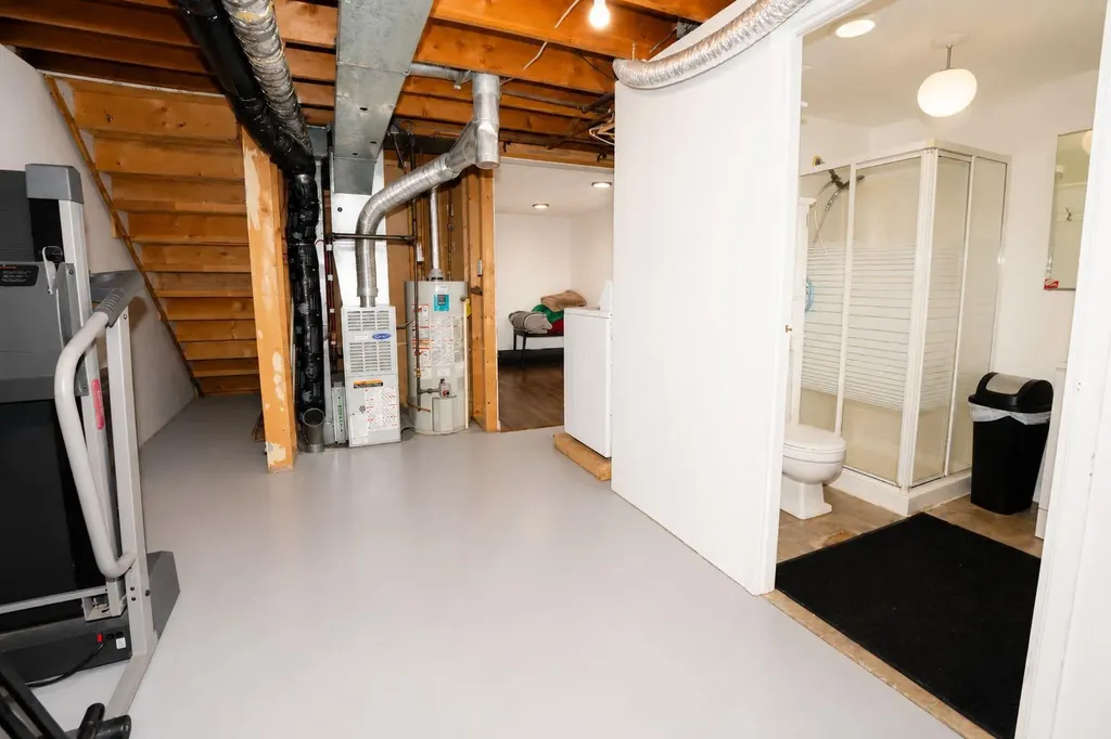 6527 Huntsbay Road NW Calgary AB T2K 5R3
