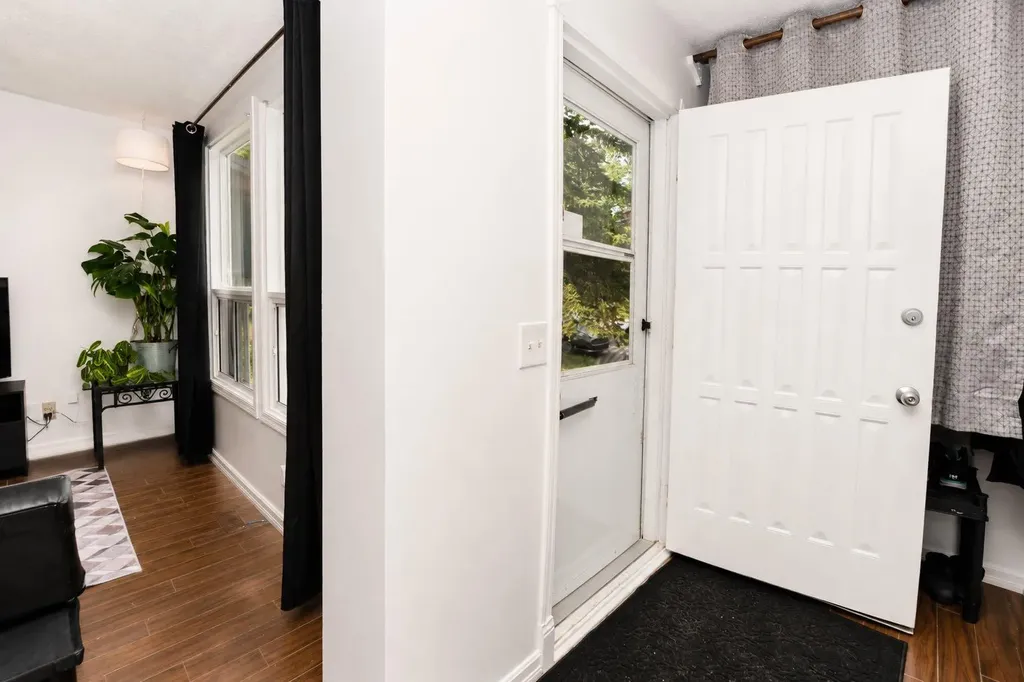 6527 Huntsbay Road NW Calgary AB T2K 5R3