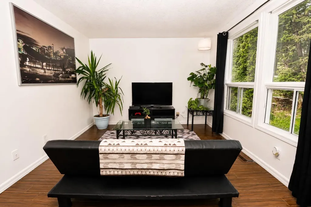 6527 Huntsbay Road NW Calgary AB T2K 5R3