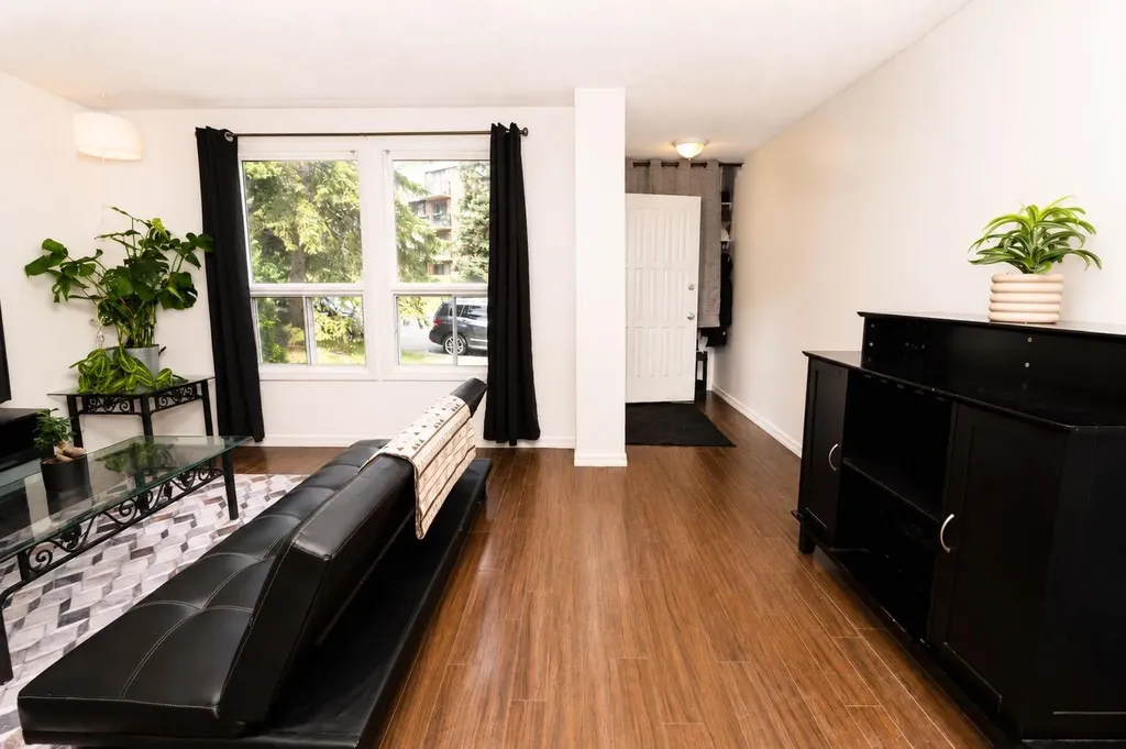 6527 Huntsbay Road NW Calgary AB T2K 5R3
