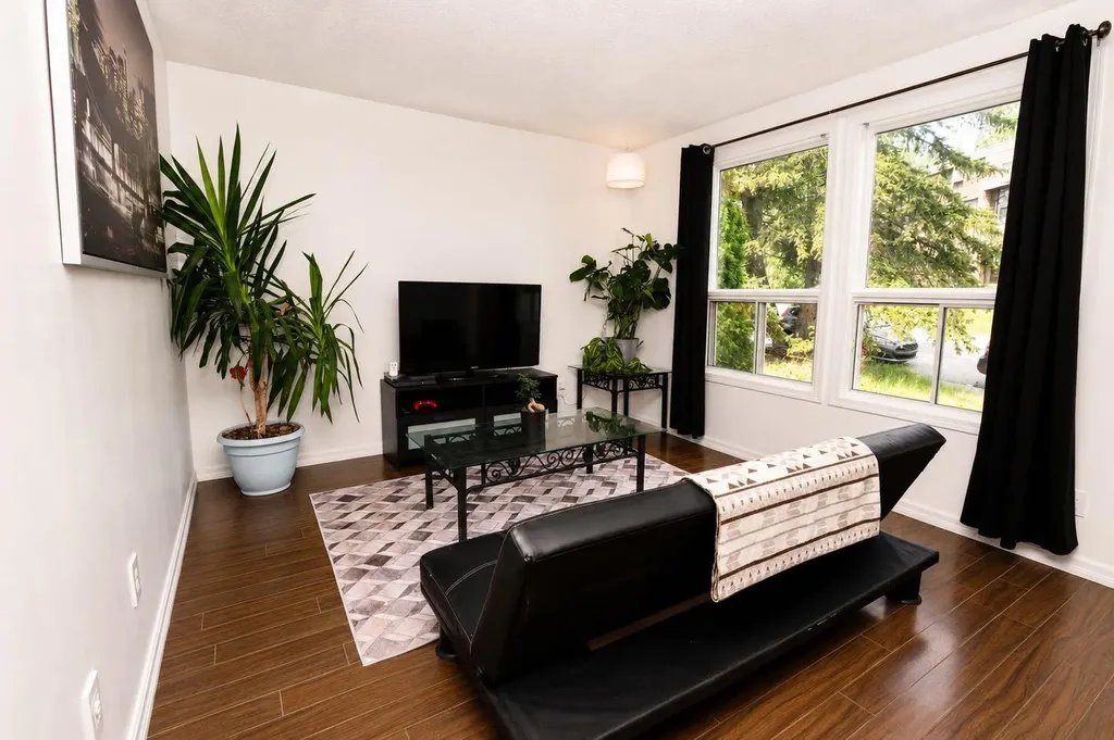 6527 Huntsbay Road NW Calgary AB T2K 5R3