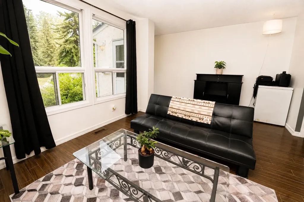 6527 Huntsbay Road NW Calgary AB T2K 5R3