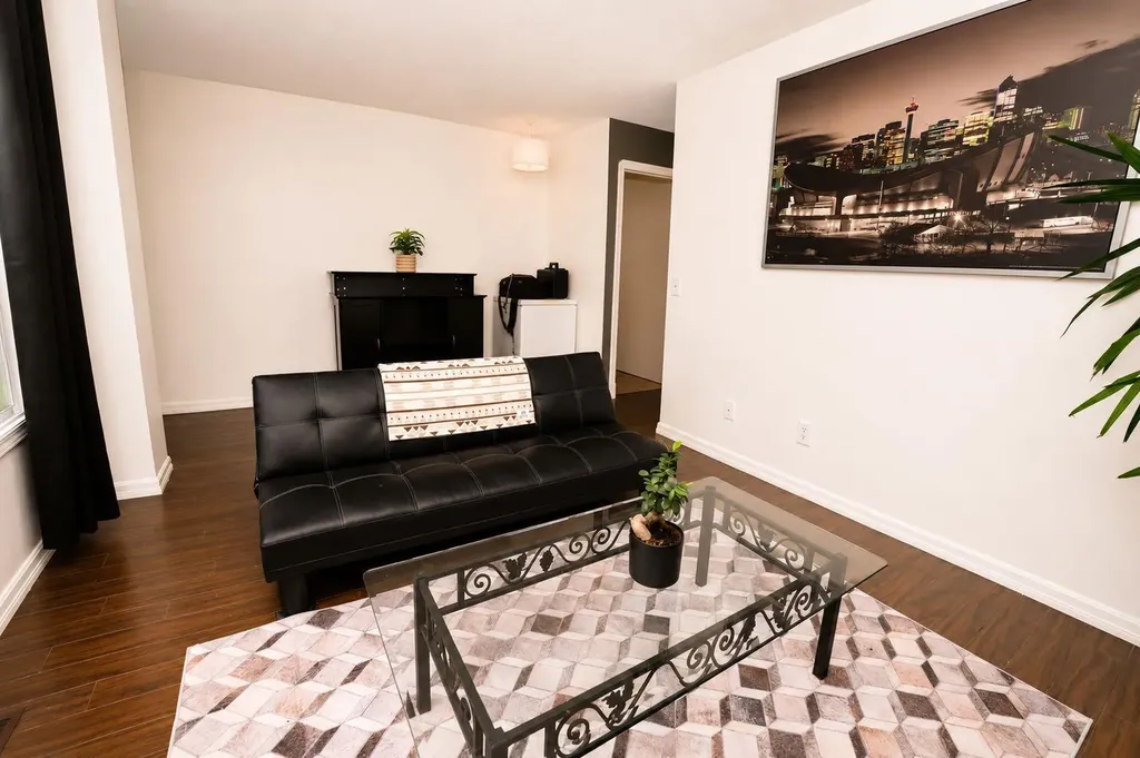 6527 Huntsbay Road NW Calgary AB T2K 5R3