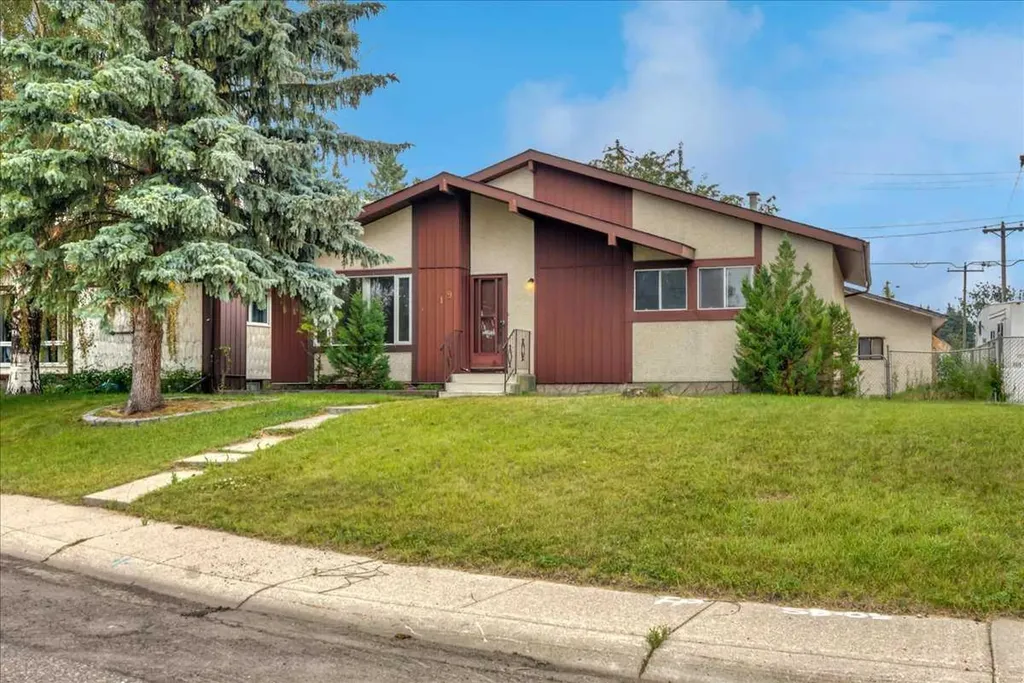 19 Windsor Place Strathmore AB T1P 1B2