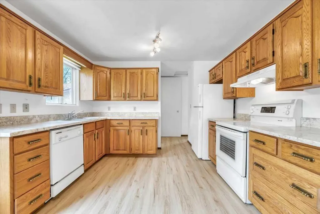 19 Windsor Place Strathmore AB T1P 1B2
