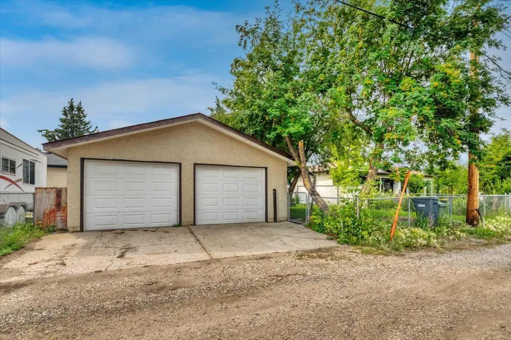 19 Windsor Place Strathmore AB T1P 1B2