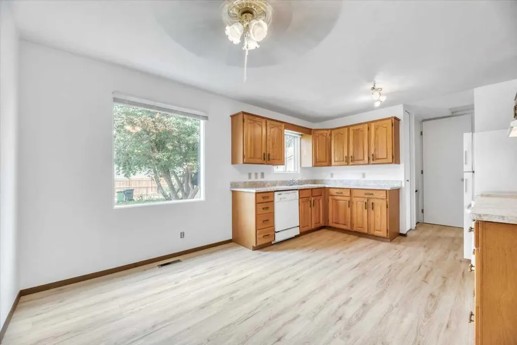 19 Windsor Place Strathmore AB T1P 1B2