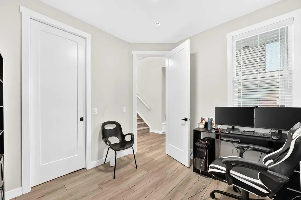 427 Kinniburgh Loop Chestermere AB T1X 3C4