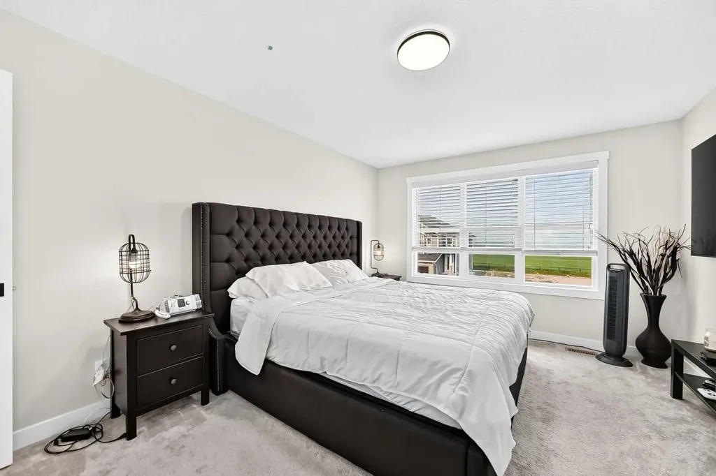 427 Kinniburgh Loop Chestermere AB T1X 3C4