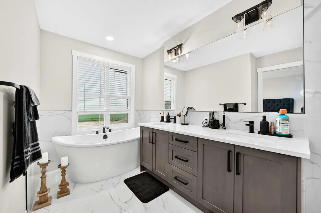 427 Kinniburgh Loop Chestermere AB T1X 3C4