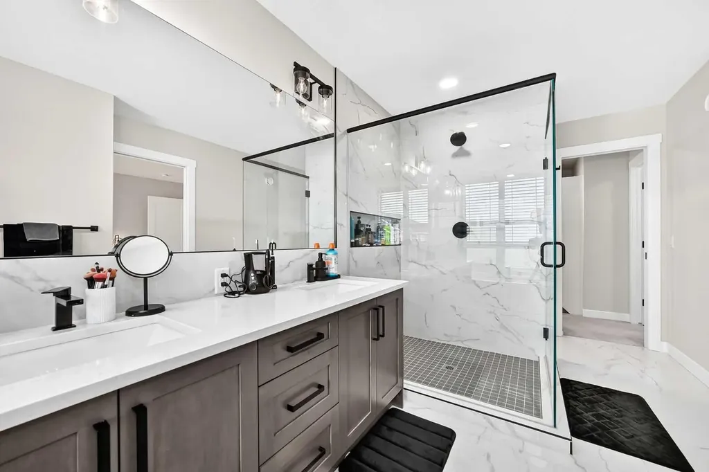 427 Kinniburgh Loop Chestermere AB T1X 3C4