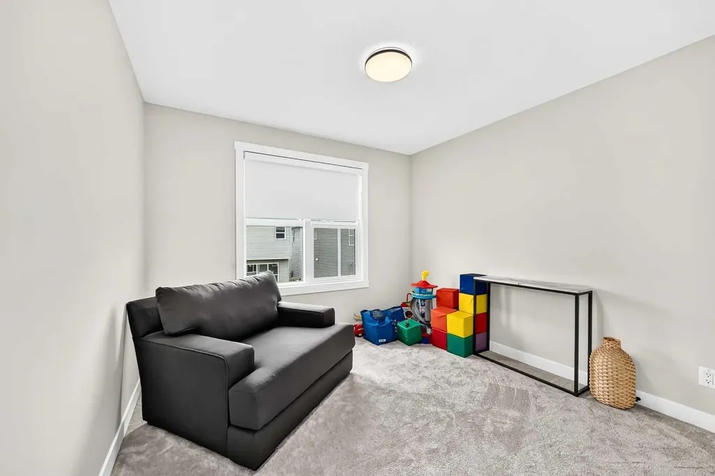 427 Kinniburgh Loop Chestermere AB T1X 3C4