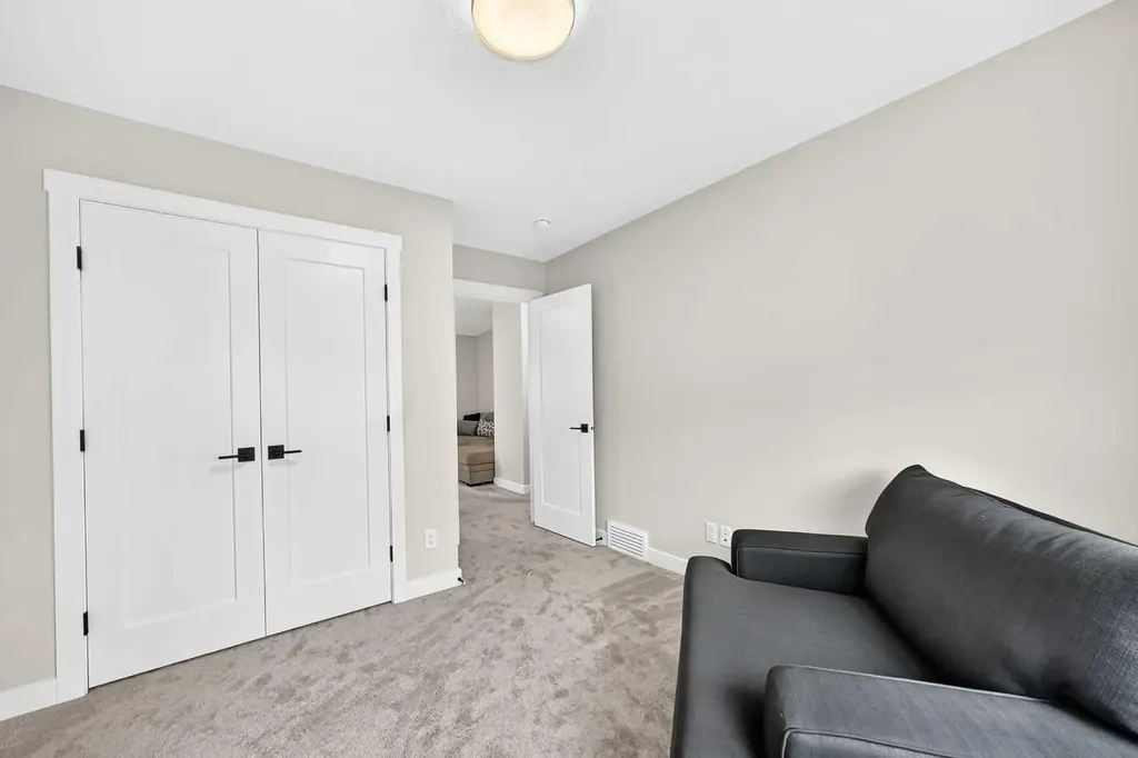 427 Kinniburgh Loop Chestermere AB T1X 3C4